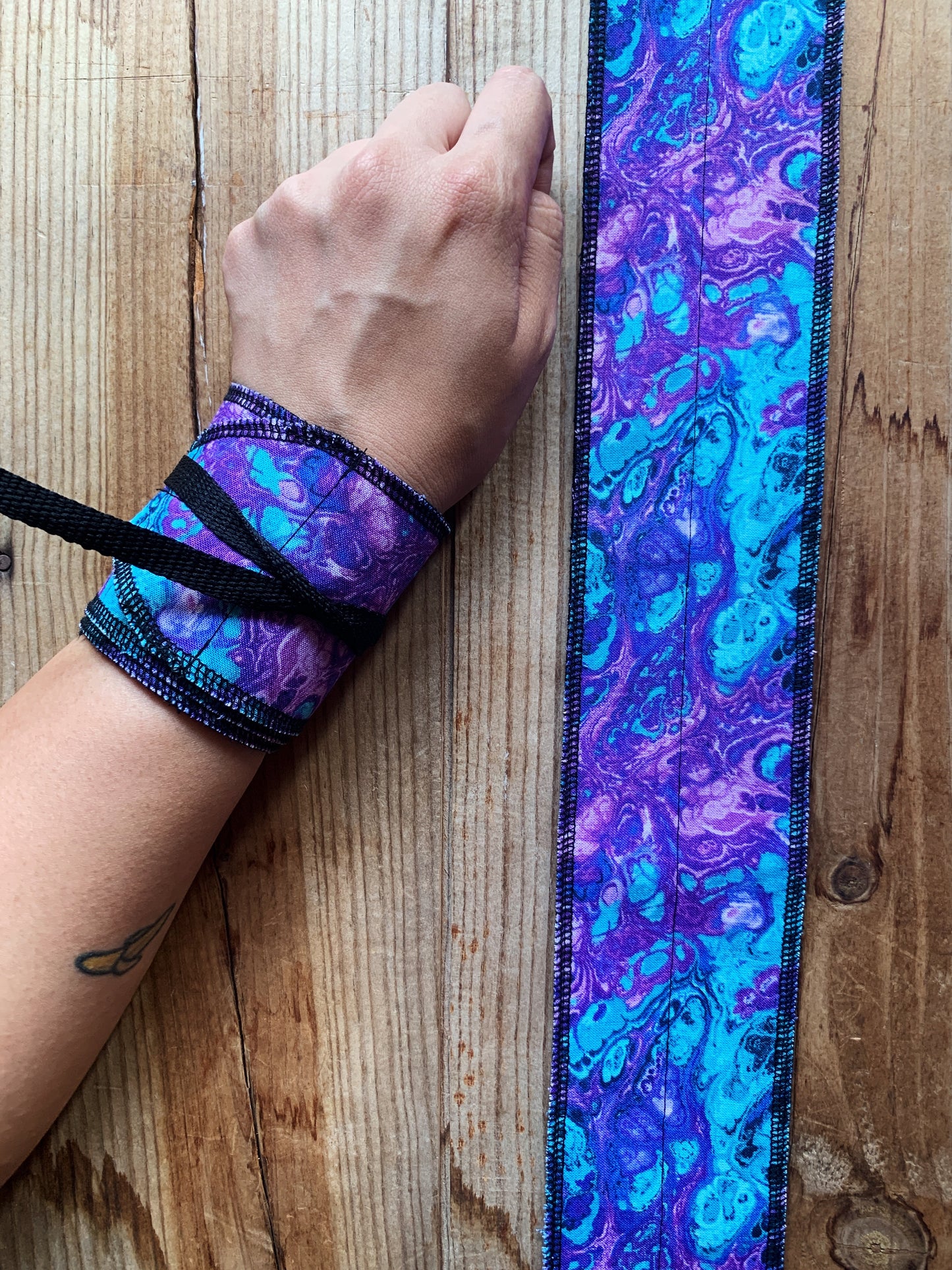 Marble print wrist wrap