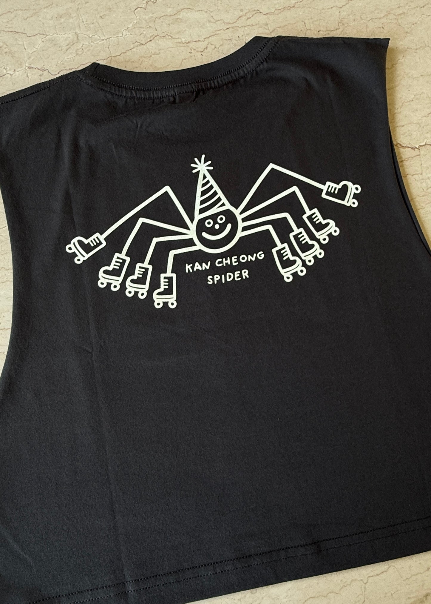Kancheong spider cropped muscle tank